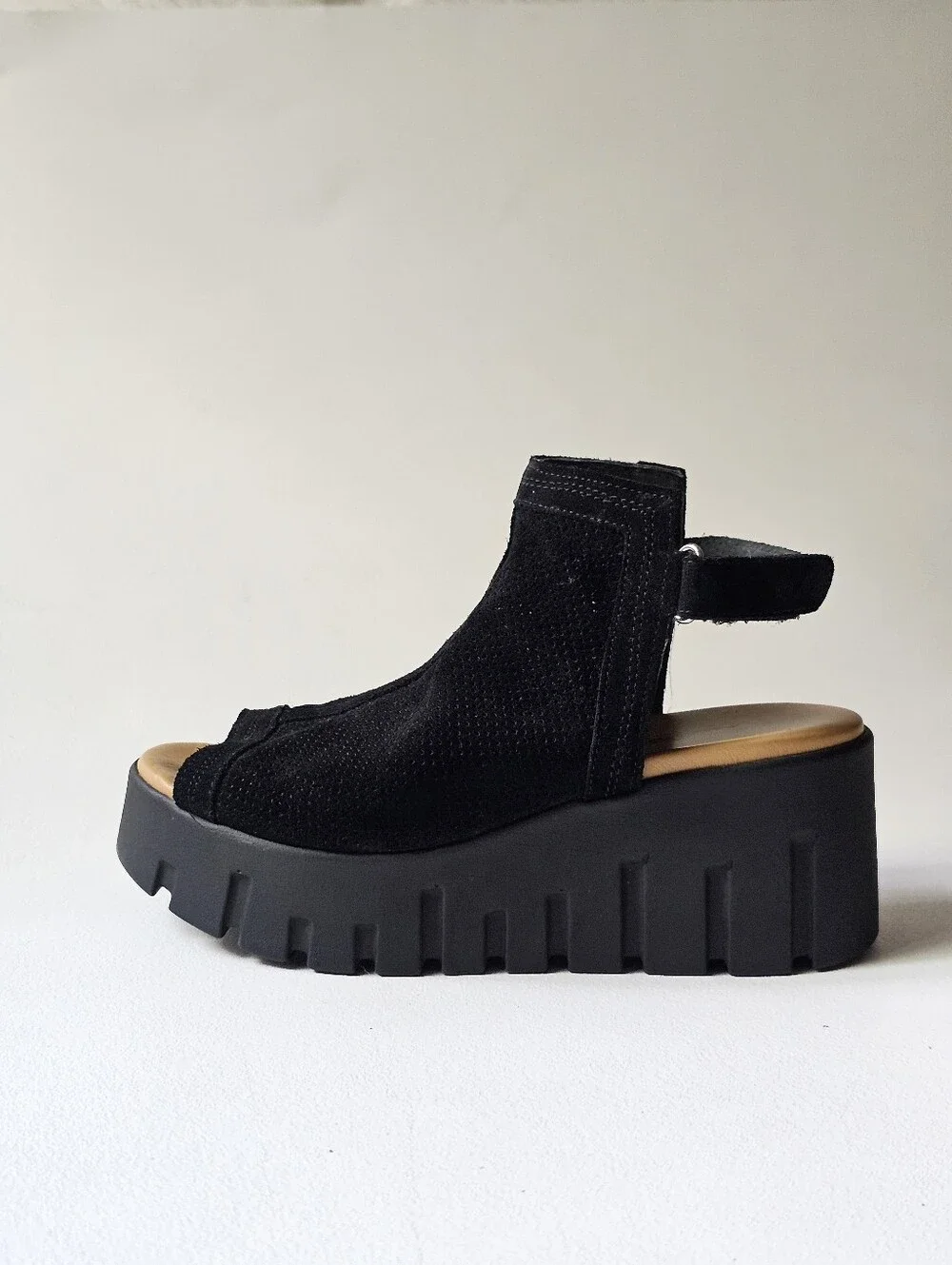 Piampiani Italy Made Black Perforated Suede Platform Sandals EU 39 US 9 Chunky